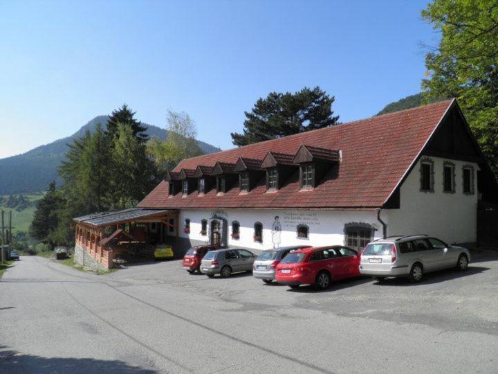 Penzion Janosikova Krcma Ruzomberok Exterior photo